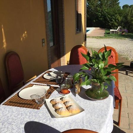Il Casale Di Lavinia Bed & Breakfast Fabro Dış mekan fotoğraf