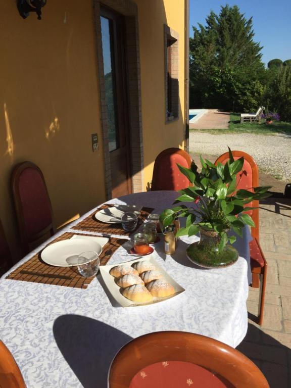 Il Casale Di Lavinia Bed & Breakfast Fabro Dış mekan fotoğraf