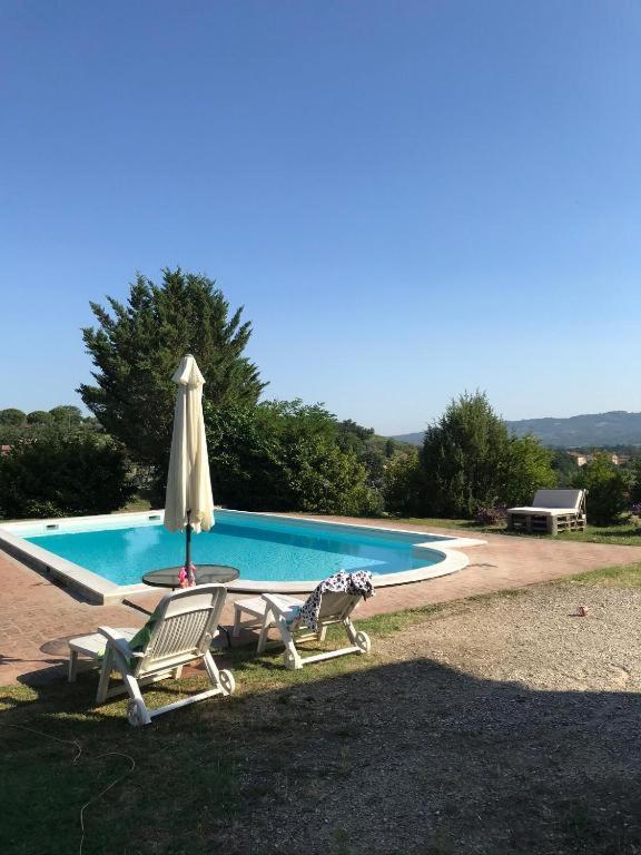 Il Casale Di Lavinia Bed & Breakfast Fabro Dış mekan fotoğraf